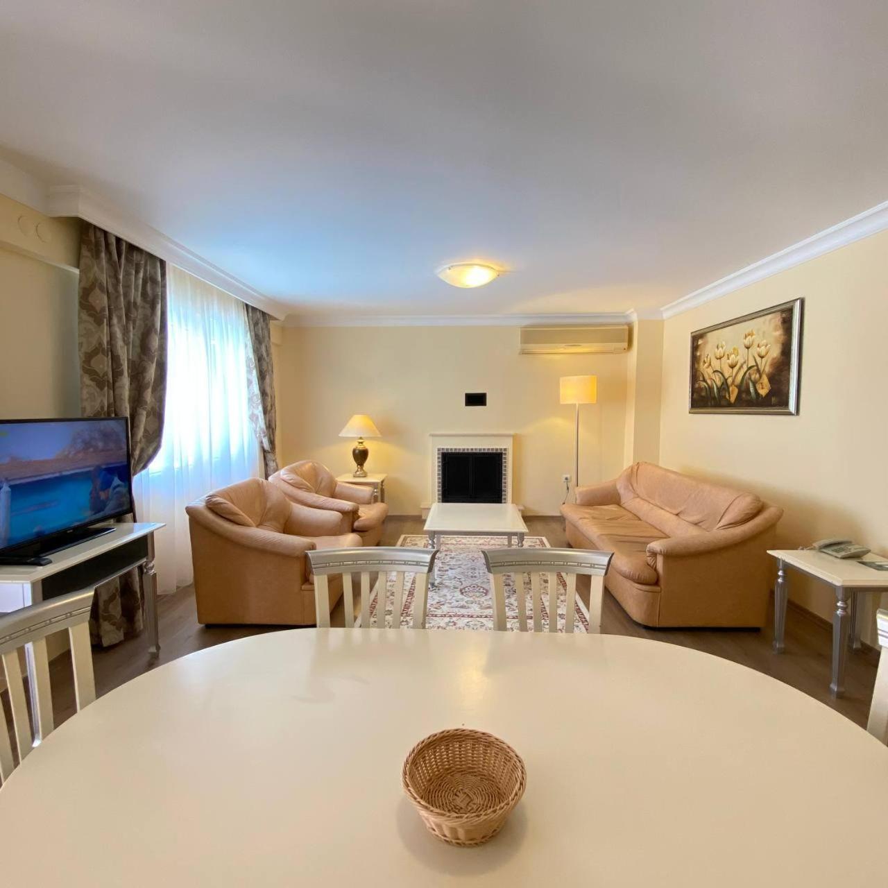 Pine Club Apart Hotel Кушадасъ Екстериор снимка