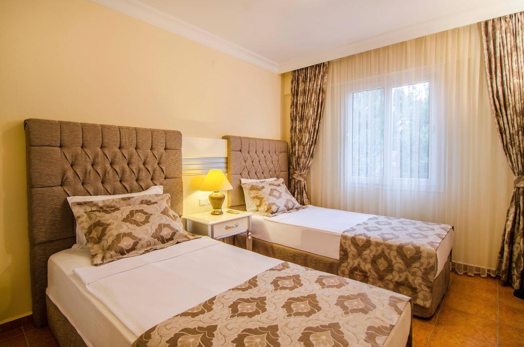 Pine Club Apart Hotel Кушадасъ Екстериор снимка